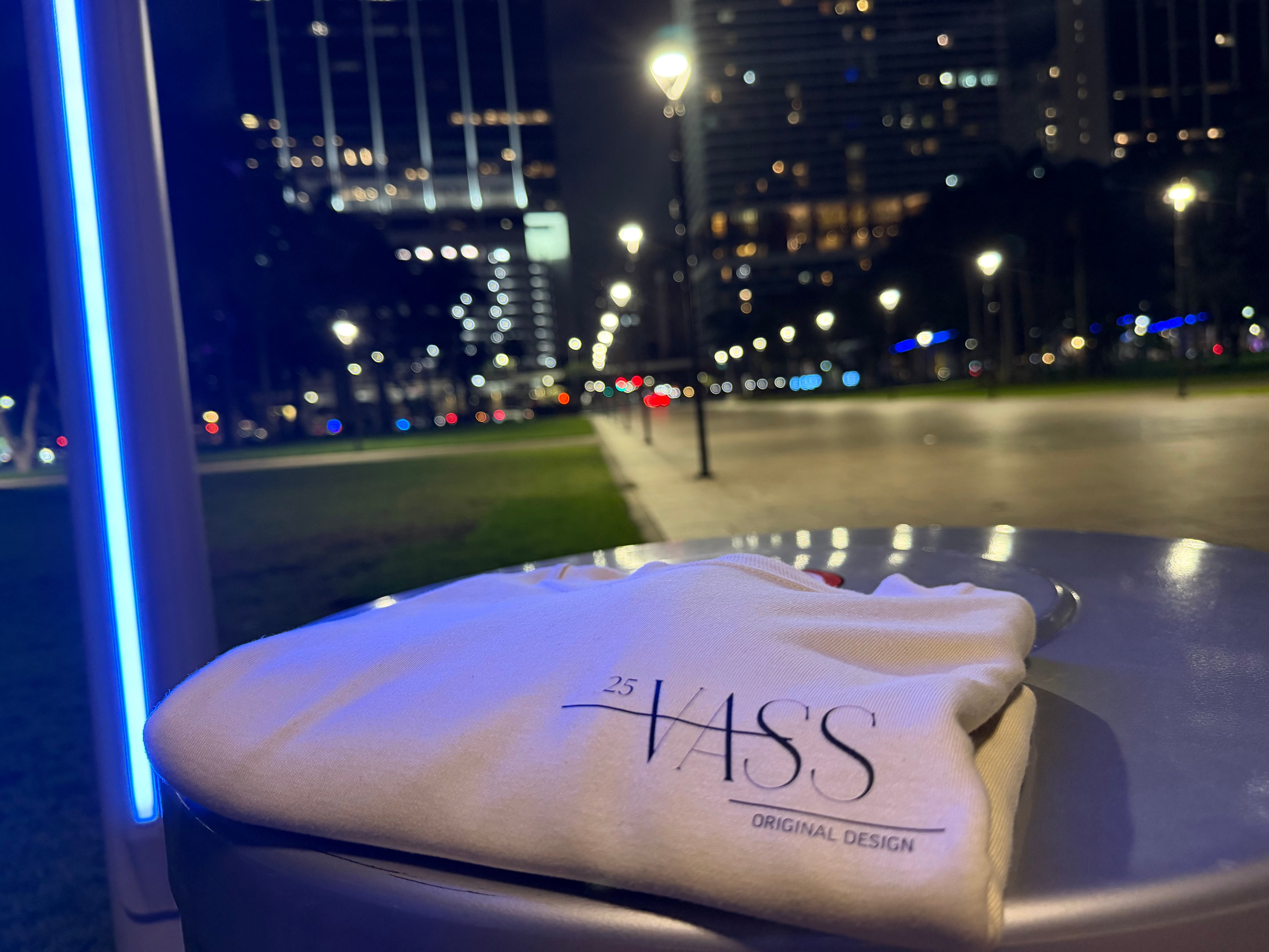 VASS ORIGINAL - White Oversize T-Shirt